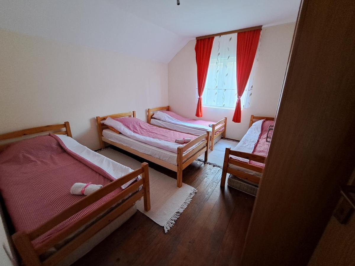 Turisticki Kompleks - Montana Tjentiste Buitenkant foto