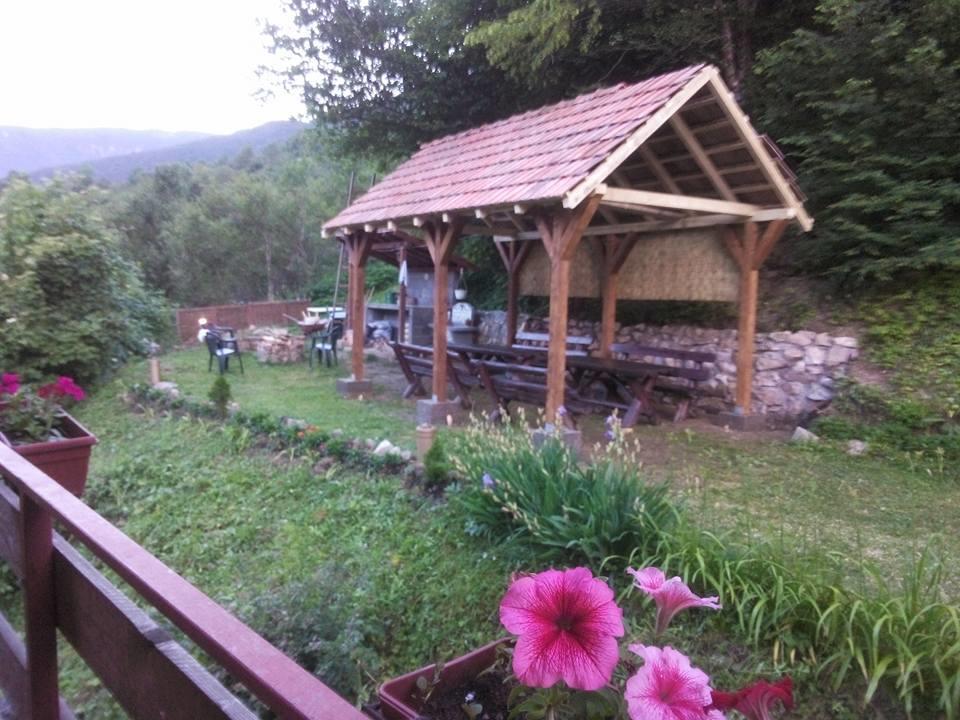 Turisticki Kompleks - Montana Tjentiste Buitenkant foto
